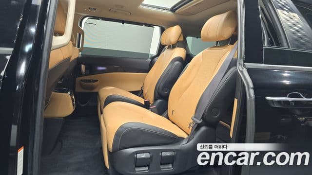 Kia Carnival 2023 — фото 11 из 20