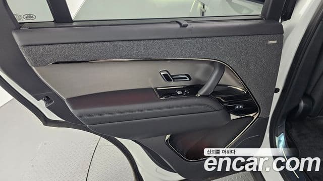 Land Rover Range Rover Sport 2025 — Photo 32/33