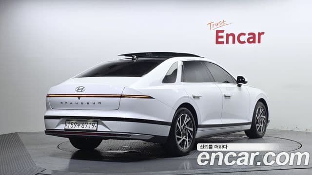 Hyundai Grandeur 2023 — ფოტო 2/20