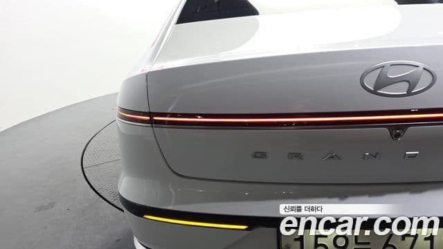 Hyundai Grandeur Hybrid 2023 — Photo 28/33