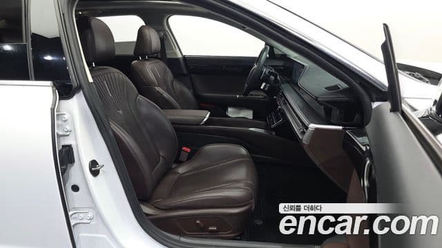 Hyundai Grandeur Hybrid 2023 — Photo 8/33