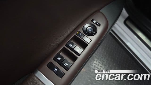 Hyundai Grandeur Hybrid 2023 — Photo 10/33