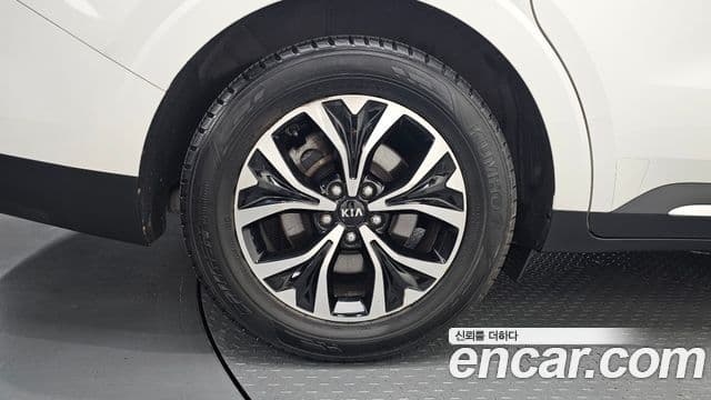 Kia Carnival 2021 — Фото 5/20