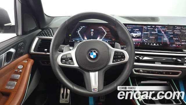 BMW X7 2023 — ფოტო 13/20