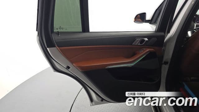 BMW X7 2023 — Photo 24/34