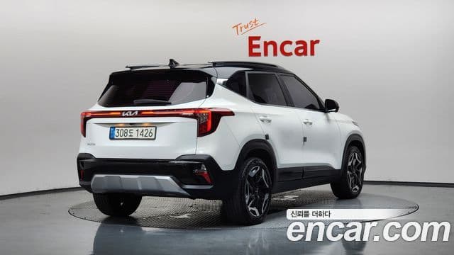 Kia Seltos 2022 — ფოტო 2/20