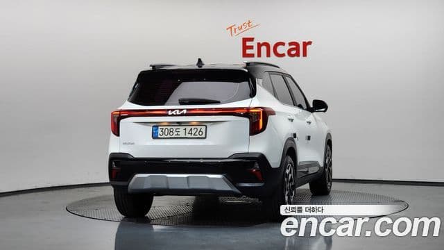 Kia Seltos 2022 — ფოტო 4/20