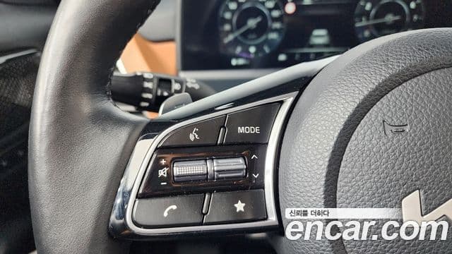 Kia Seltos 2022 — ფოტო 17/20