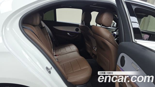 Mercedes-Benz E-Class 2021 — Şəkil 12/20