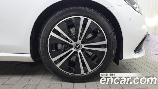 Mercedes-Benz E-Class 2021 — Photo 30/32