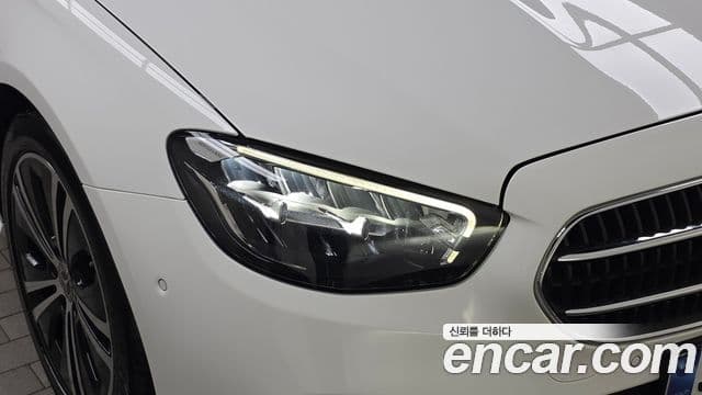 Mercedes-Benz E-Class 2021 — Photo 4/32