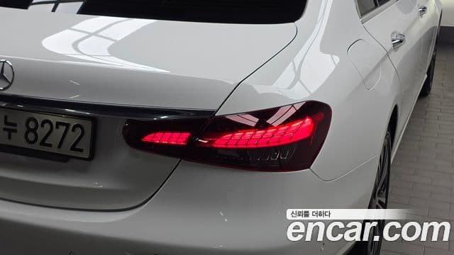 Mercedes-Benz E-Class 2021 — Photo 25/32