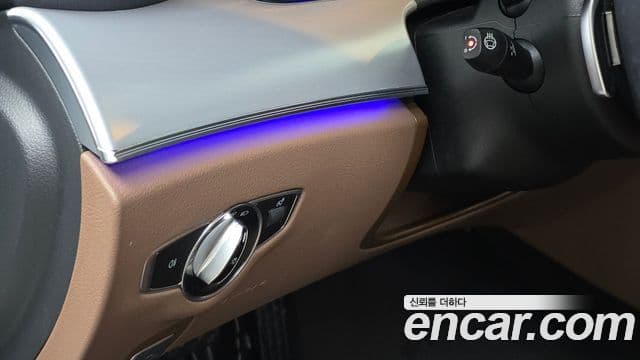 Mercedes-Benz E-Class 2021 — Photo 21/32
