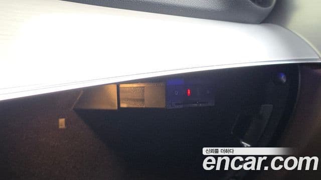 Mercedes-Benz E-Class 2021 — Photo 8/32