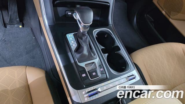 Kia Carnival 2023 — фото 9 из 20