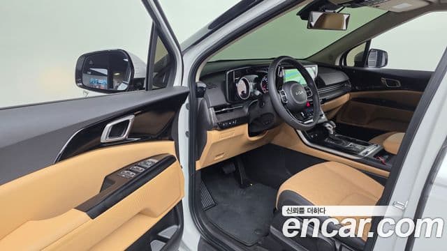 Kia Carnival 2023 — фото 10 из 20
