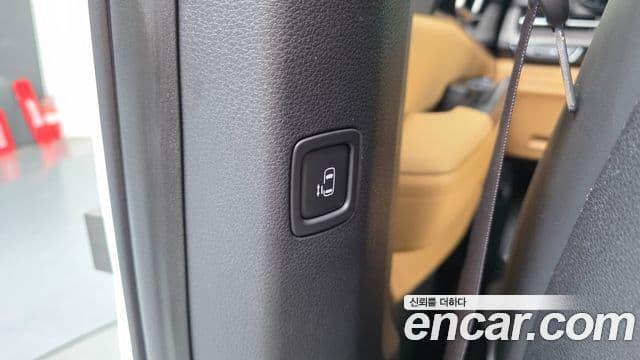 Kia Carnival 2023 — фото 17 из 20
