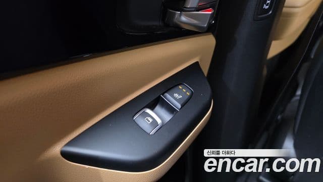 Kia Carnival 2023 — фото 18 из 20