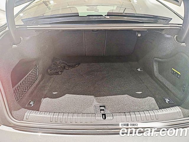 Audi A6 2021 — ფოტო 13/18