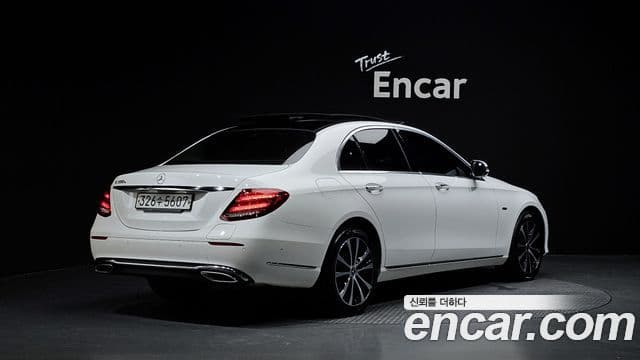 Mercedes-Benz E-Class 2019 — ფოტო 2/20