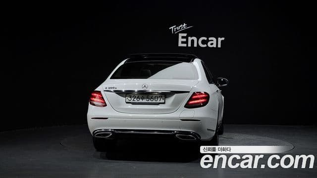 Mercedes-Benz E-Class 2019 — ფოტო 4/20