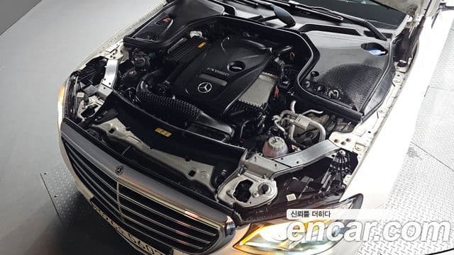 Mercedes-Benz E-Class 2019 — ფოტო 6/20