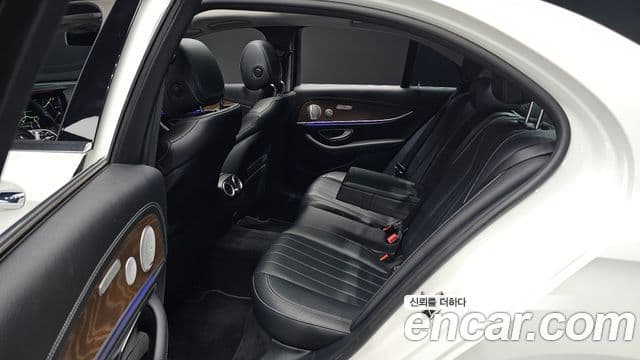 Mercedes-Benz E-Class 2019 — ფოტო 12/20