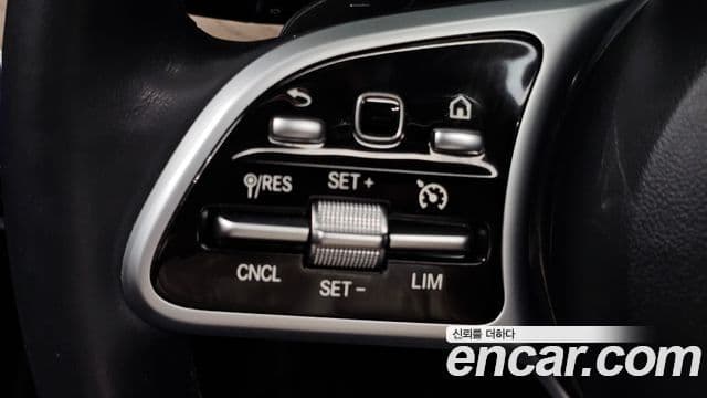 Mercedes-Benz E-Class 2019 — ფოტო 14/20
