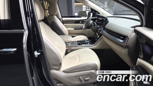 Kia Carnival 2022 — фото 11 из 20