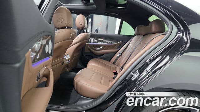 Mercedes-Benz E-Class 2019 — ფოტო 12/20
