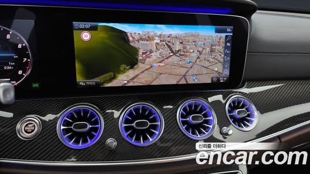 Mercedes-Benz E-Class 2019 — ფოტო 15/20