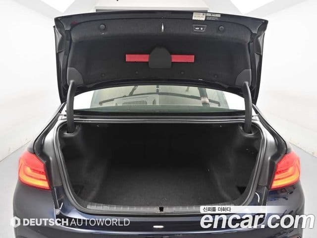 BMW 5 Series 2018 — Şəkil 19/20