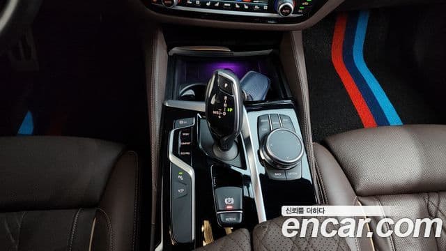 BMW 5 Series 2019 — Şəkil 8/20