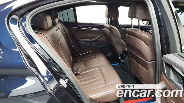 BMW 5 Series 2019 — Şəkil 11/20