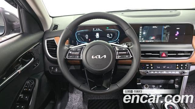 Kia Seltos 2024 — ფოტო 13/20