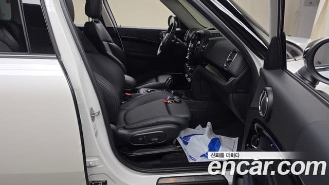 Mini Cooper Countryman 2023 — Photo 8/31