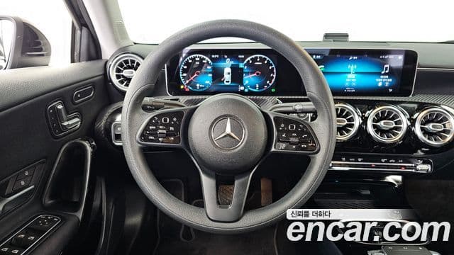Mercedes-Benz A-Class 2020 — ფოტო 13/20
