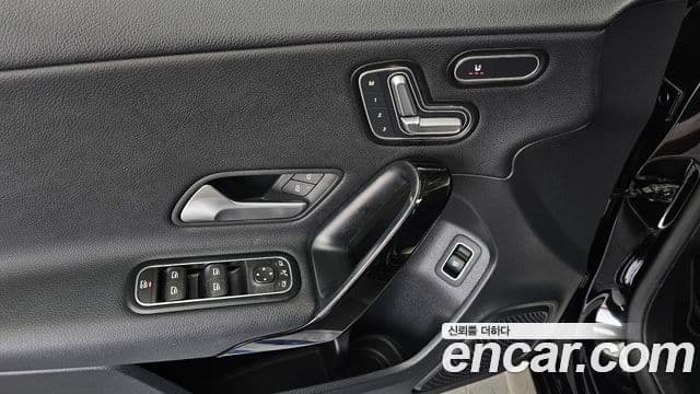 Mercedes-Benz A-Class 2020 — ფოტო 19/20