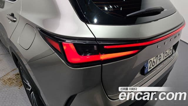 Lexus NX350h 2024 — Photo 30/33
