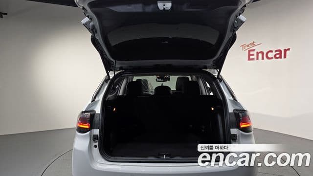 Jeep Compass 2022 — ფოტო 17/20