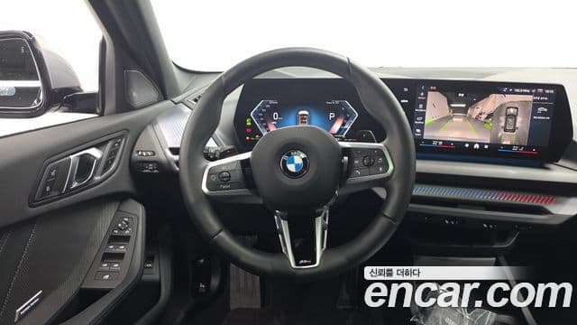 BMW 1 Series 2025 — фото 12 из 20