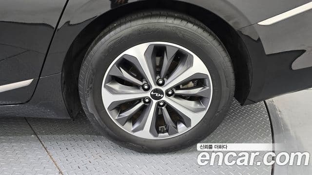 Kia K8 2022 — ფოტო 7/31