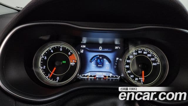 Jeep Cherokee 2022 — ფოტო 6/20
