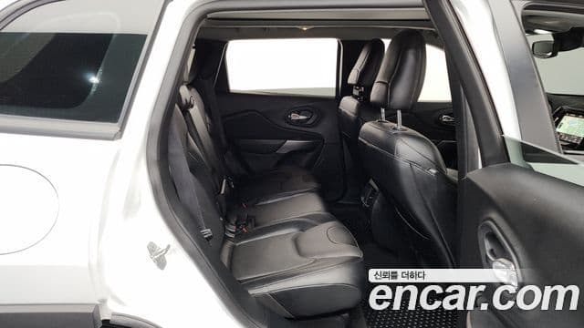 Jeep Cherokee 2022 — ფოტო 11/20