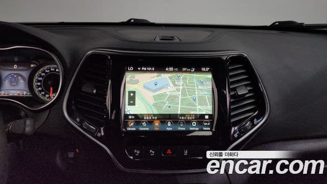 Jeep Cherokee 2022 — фото 12 из 20