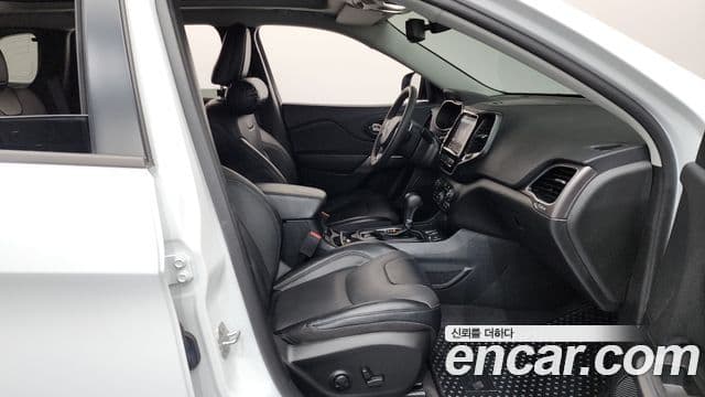 Jeep Cherokee 2022 — Photo 29/36