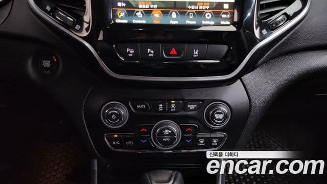 Jeep Cherokee 2022 — Photo 26/36