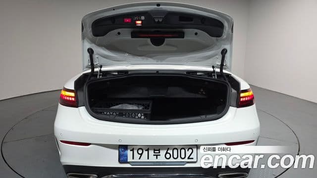Mercedes-Benz E-Class 2023 — фото 18 из 20
