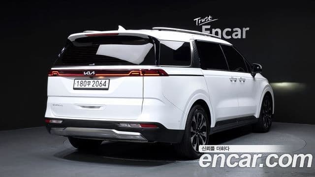 Kia Carnival 2022 — фото 1 из 20