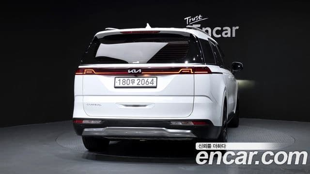 Kia Carnival 2022 — фото 3 из 20